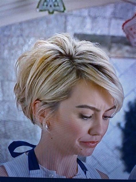 Super Flattering Short Haircuts Styls For Round Faces To Appear