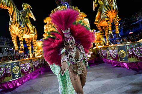 Br Sil Le Carnaval De Rio Brille De Mille Feux Au Sambodrome L