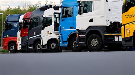 Osteuropäische Lkw Fahrer Ausbeutung auf der Autobahn tagesschau de