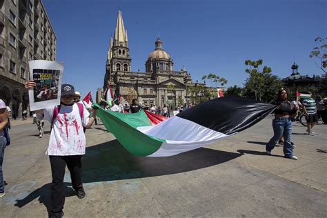 Marchan En Guadalajara Al Consulado De Eeuu Condenan Veto A Resoluci N