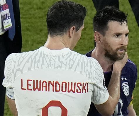 Robert Lewandowski W Końcu Zdradził Co Szeptał Leo Messiemu Do Ucha