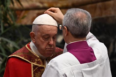 El Papa dice que no está bien de salud y evita leer un discurso al