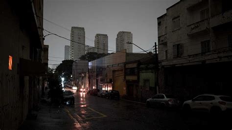 Chuva causa uma morte e provoca mais um apagão em São Paulo O TEMPO