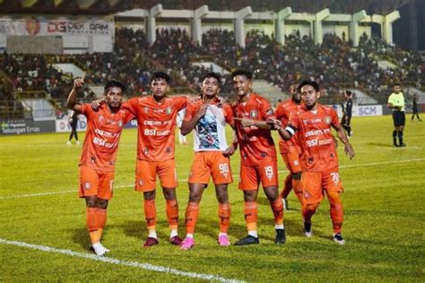 Persiraja Tumbangkan Semen Padang 1 0