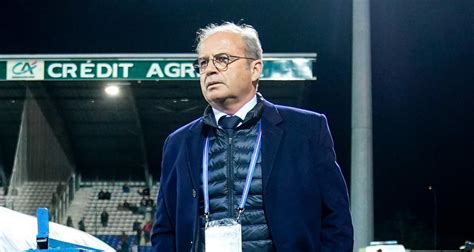 Psg Une Pluie De Critiques S Abat Sur Luis Campos Apr S Le Mercato