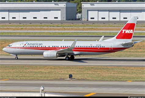 N915NN American Airlines Boeing 737 823 WL Photo By Urs Hess ID