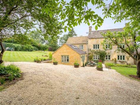 Laurel Tree Cottage In Guiting Power Gloucestershire Sleeps