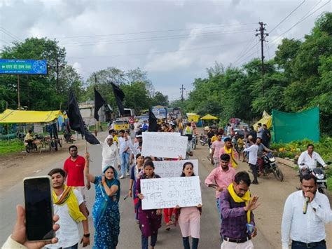 Expressed Protest Against Manipur Incident By Taking Black Flags