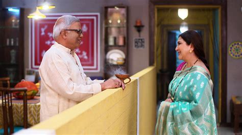 Watch Aai Ani Baba Retire Hot Aahet S Episode On JioHotstar