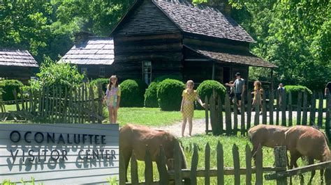 Oconaluftee Vistor Center Mountain Farm Museum Cherokee North