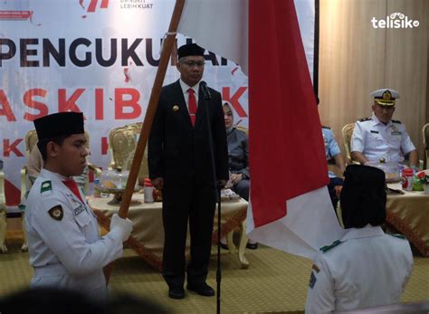 Wali Kota Kendari Kukuhkan 48 Pasukan Pengibar Bendera Pada Upacara HUT