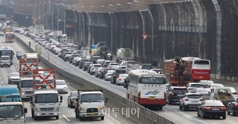 귀경 방향 혼잡 극심 부산→서울 6시간10분설 연휴 정체 지속 네이트 뉴스