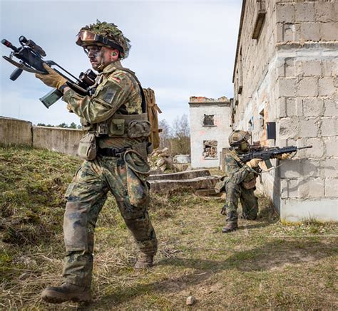 Ausbildung Orts Und H Userkampf Ein Soldat Vom Panzergren Flickr