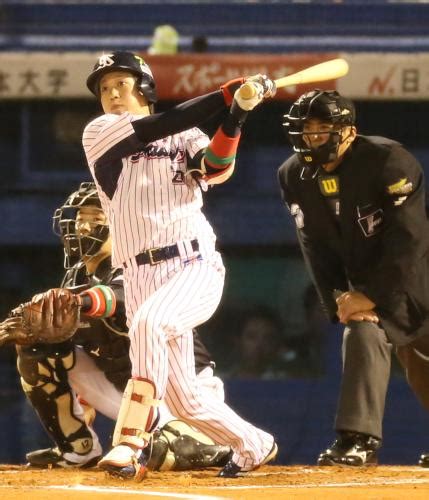 ＜ヤ・ソ＞初回1死一塁、山田が左中間に先制2ランを放つ ― スポニチ Sponichi Annex 野球