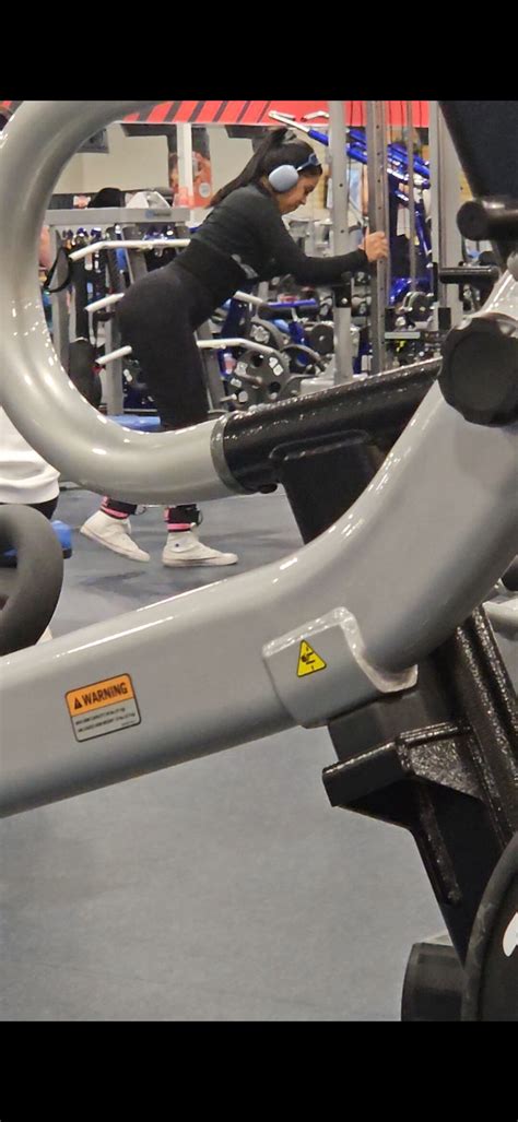Perfect Booty Latina In Gym Spandex Leggings Yoga Pants Forum