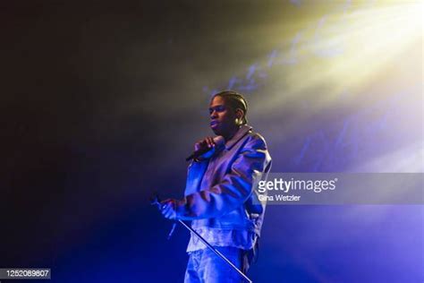 Daniel Caesar Performs In Berlin Photos And Premium High Res Pictures