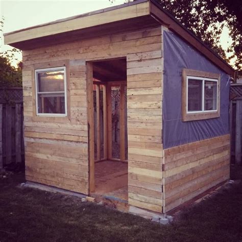 20 Simple And Cheap Wood Shed Made From Pallets - Sensod