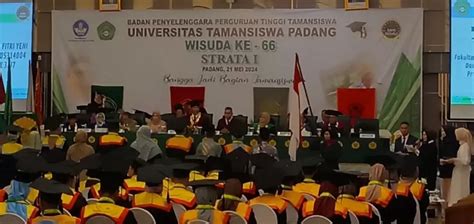 Wisuda Ke 66 Universitas Taman Siswa Berlangsung Hikmat Padek Jawapos