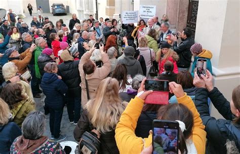 Bew Hrung Im Passauer Maskenprozess Unterst Tzer Feiern Angeklagten