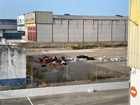 Quejas Por La Acumulaci N De Basuras En El Pol Gono Industrial El Portal