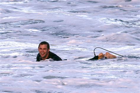 surfing in Sydney - Chris Hemsworth Photo (31244075) - Fanpop