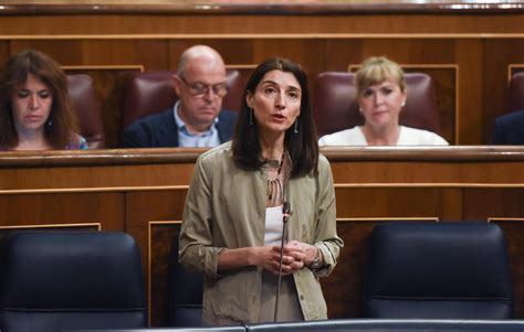 La Ministra De Justicia Remite Al Pp Al Espejito Mágico De