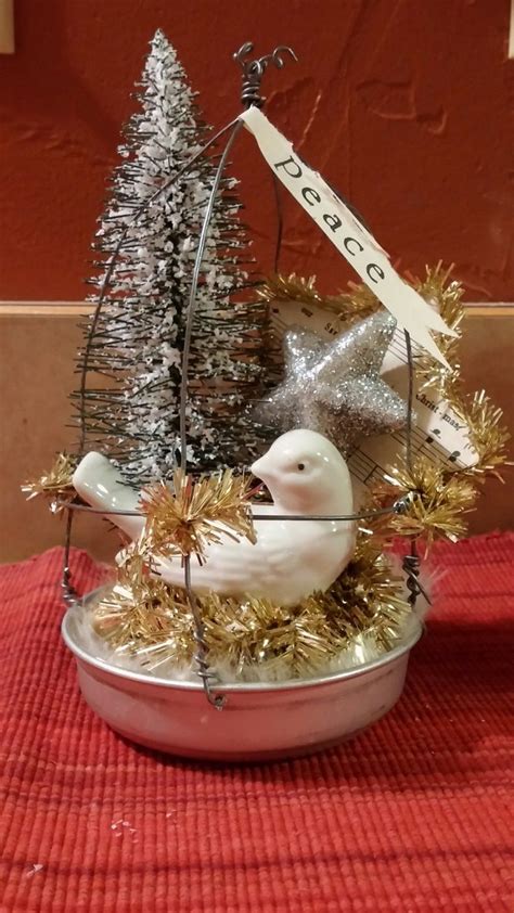 Pin On Xmas Ideas Christmas Vignettes Easy Christmas Ornaments