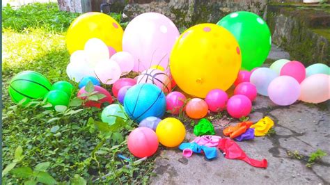 Memecahkan Balon Warna Warni Isi Air Berhadiah Mobil Mobilan Balon