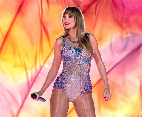 Taylor Swift Hints About Moving On From Relationships At Eras Tour Us Weekly