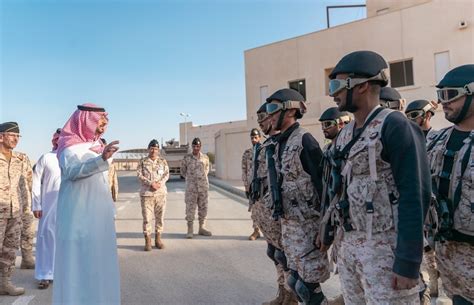 الحرس الوطني الامير عبدالله بن بندر يزور قاعدة الامداد و التموين و