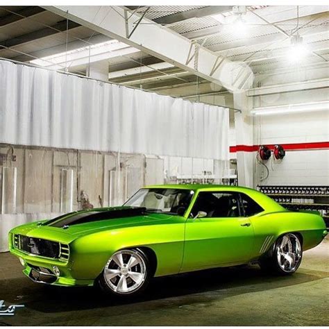 Exotic Super Cars : Metallic Lime Green 69 Camaro