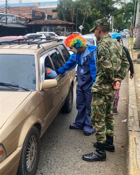 Tercera División del Ejército Nacional on Twitter Brindando un saludo