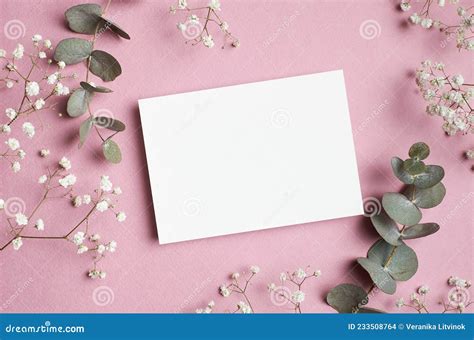 Invitation De Mariage Ou Carte De Voeux Maquette Plat Avec Des Fleurs D