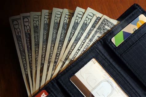 PEOPLE ARE LOSING MORE MONEY TO SCAMMERS THAN EVER BEFORE. HERE'S HOW