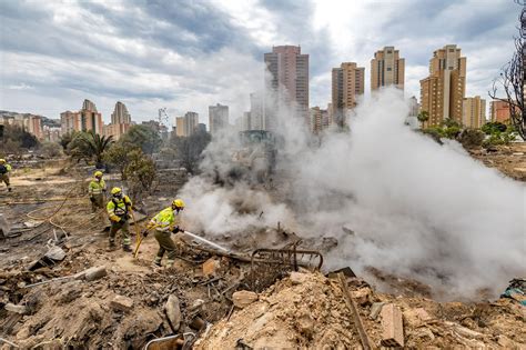 Continúan Las Labores De Extinción Del Incendio De Benidorm En