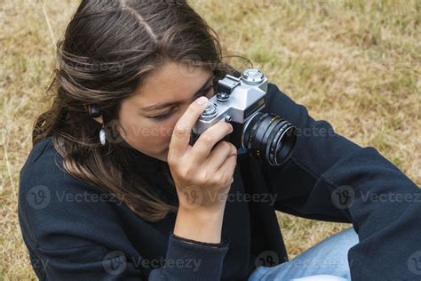 Linda Garota Adolescente Uma C Mera Uma Garota Tirando Fotos Em