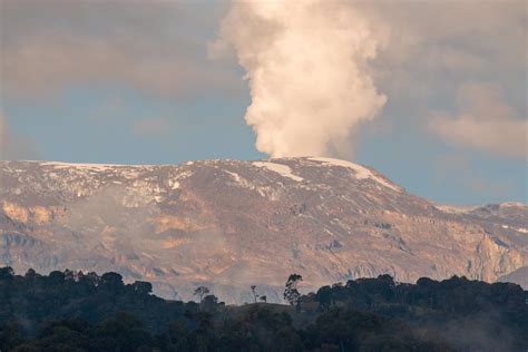 El Gobierno De Colombia Recomienda La Evacuación De Zonas Cercanas Al Volcán Nevado Del Ruiz