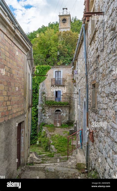 Montebello Sul Sangro Abruzzes Italie Un Petit Village Dans La