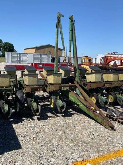 John Deere 12 Row Folding 7000 Planter Langham Auctioneers