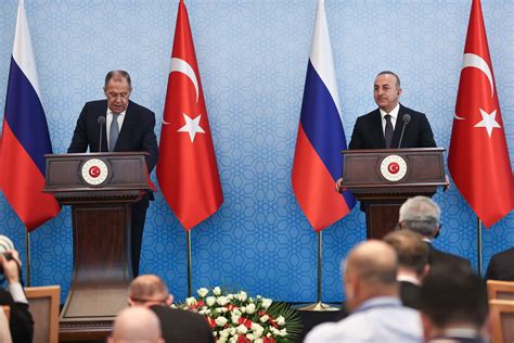 Rencontre du ministre des Affaires étrangères Mevlüt Çavuşoğlu avec le