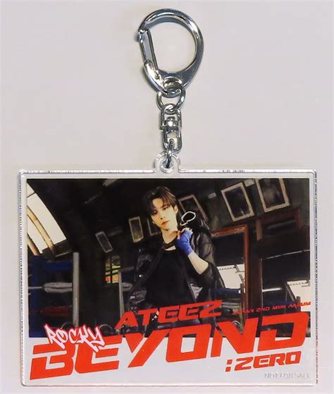 駿河屋 ジョン・ユンホ Ateez アクリルキーホルダー 「cd Beyond ： Zero」 ヴィレッジヴァンガードオンライン購入特典