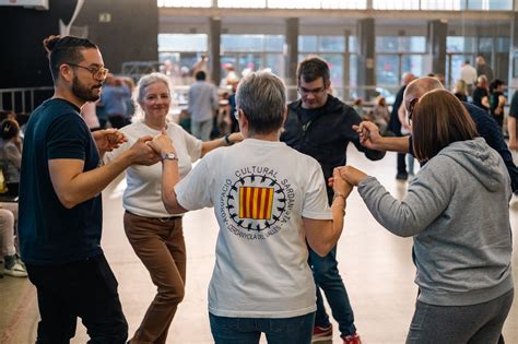 Fotos La Sardana Envaeix Can Xarau En El Aplec De Cerdanyola