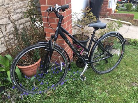 Trek 7200 Fx Ladies Hybrid Bike 17in Frame Black And Silver Shimano