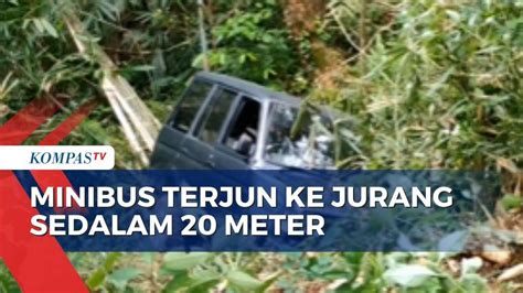 Diduga Tak Kuat Menanjak Minibus Terjun Ke Jurang Sedalam 20 Meter Di