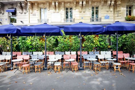 ParisDailyPhoto: A (very) French café