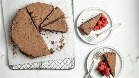 The Easiest Flourless Chocolate Cake Recipe For Passover The Nosher