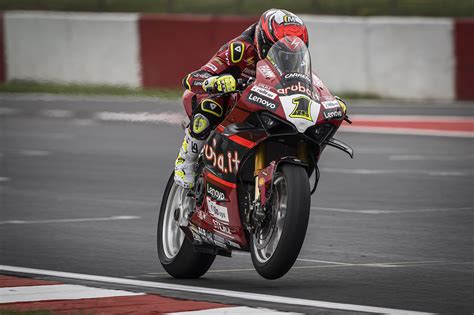 Sbk Gara Regno Unito Bautista Vince Anche A Donington Park