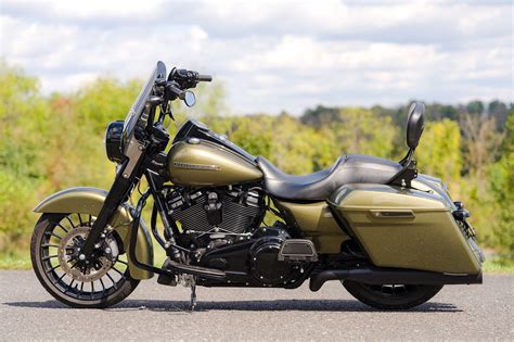 2017 Harley Davidson FLHRXS Road King Special Olive Gold Pearl