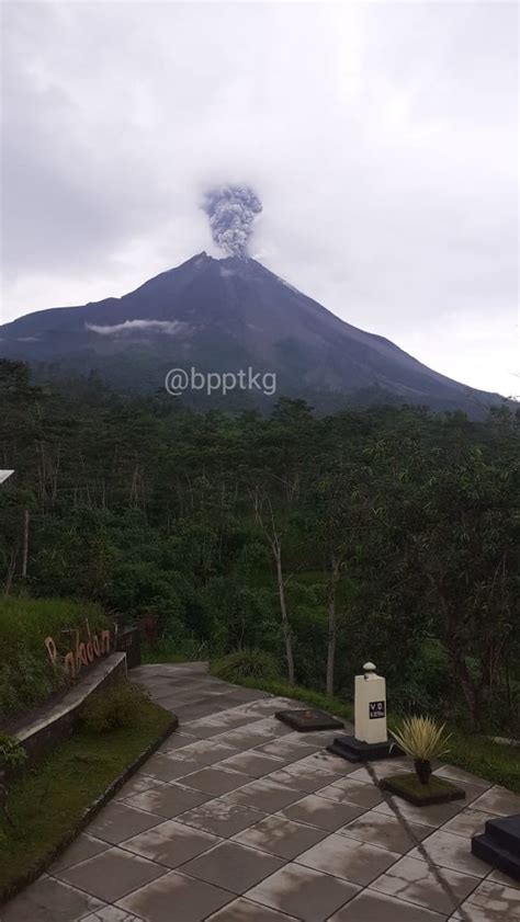 Merapi Erupsi Setinggi Meter Hujan Abu Tipis Bernas Id