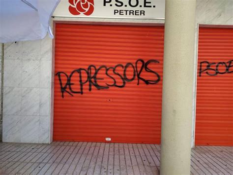 El Psoe De Petrer Condena Las Pintadas En Su Sede Y En El Monolito Al